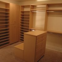 Walk-In Closet - Maple Thermofoil